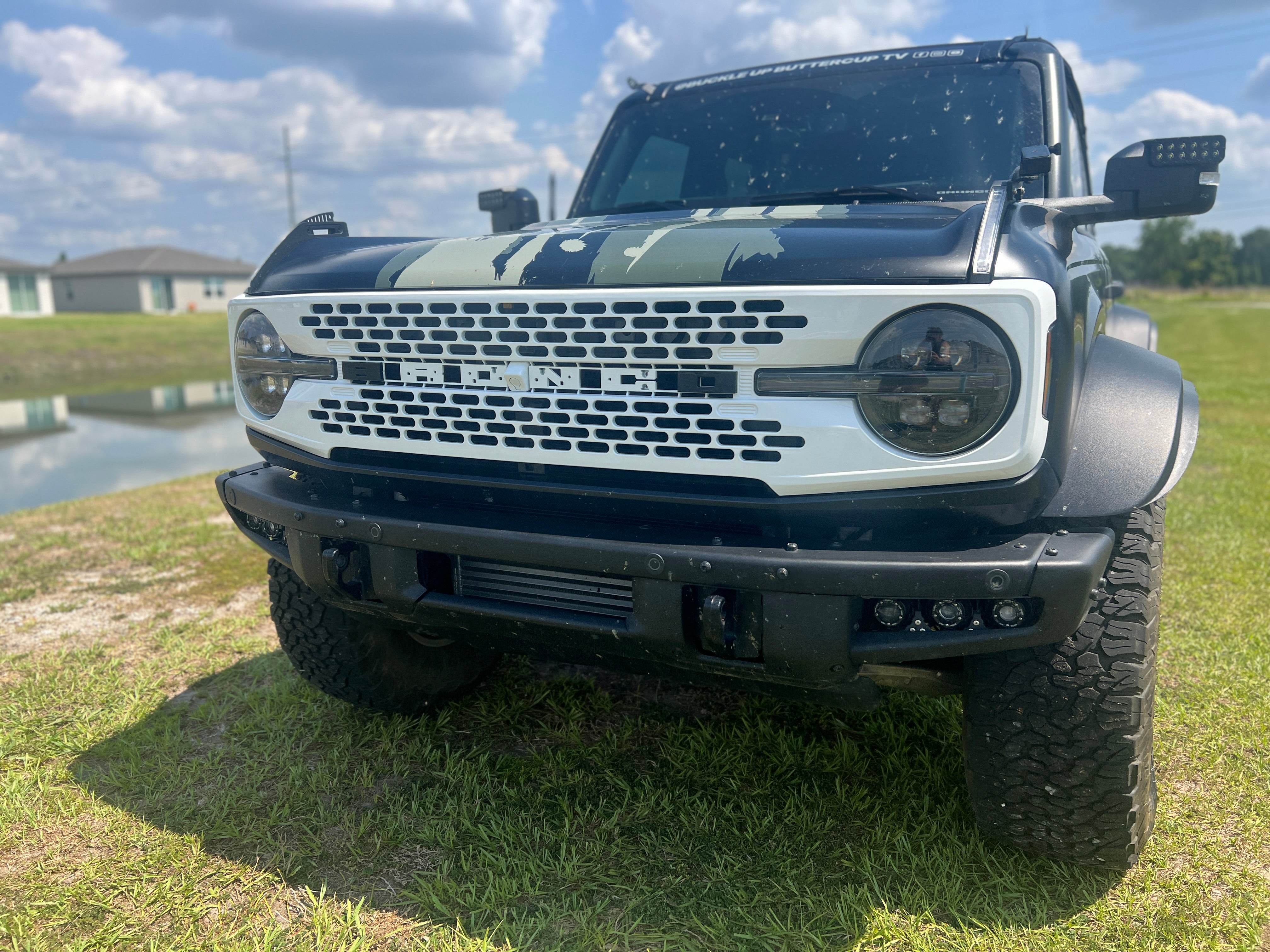 Buckle Up Off-Road Gloss White Grille for 2021+ Ford Bronco (Badlands-Style)