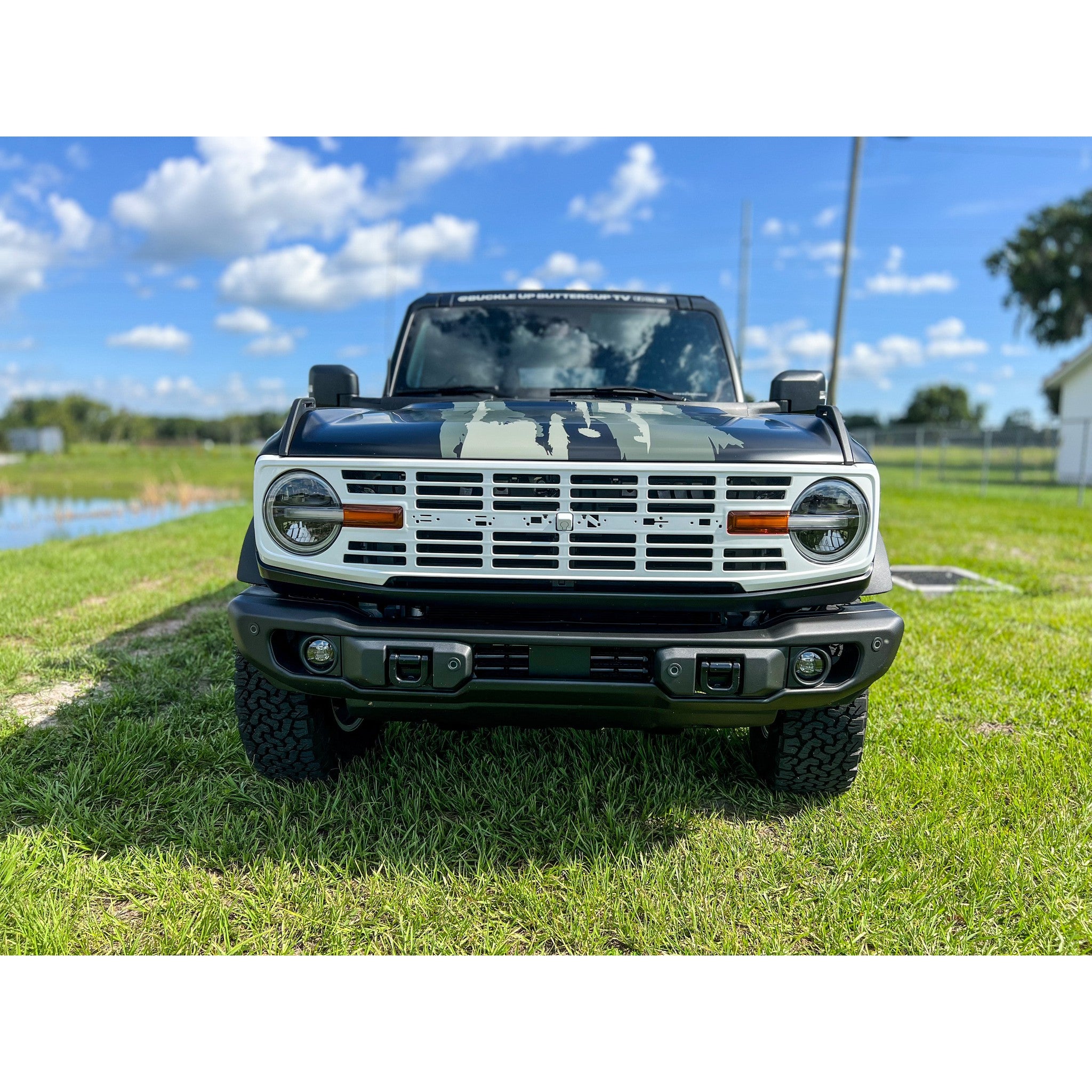 Buckle Up Off-Road Gloss White Vintage Grille for 2021+ Ford Bronco | bub6gvintagewhitegril