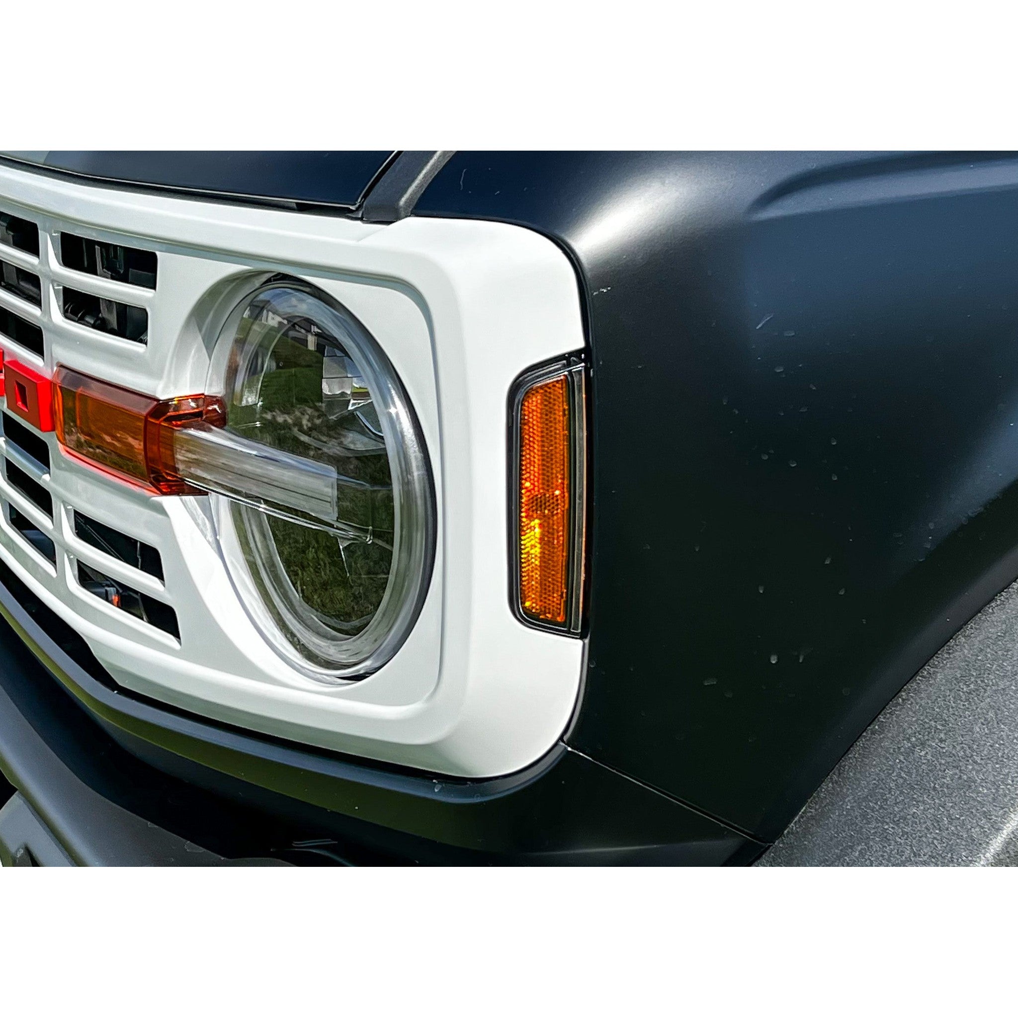 Buckle Up Off-Road Gloss White Vintage Grille for 2021+ Ford Bronco | bub6gvintagewhitegril