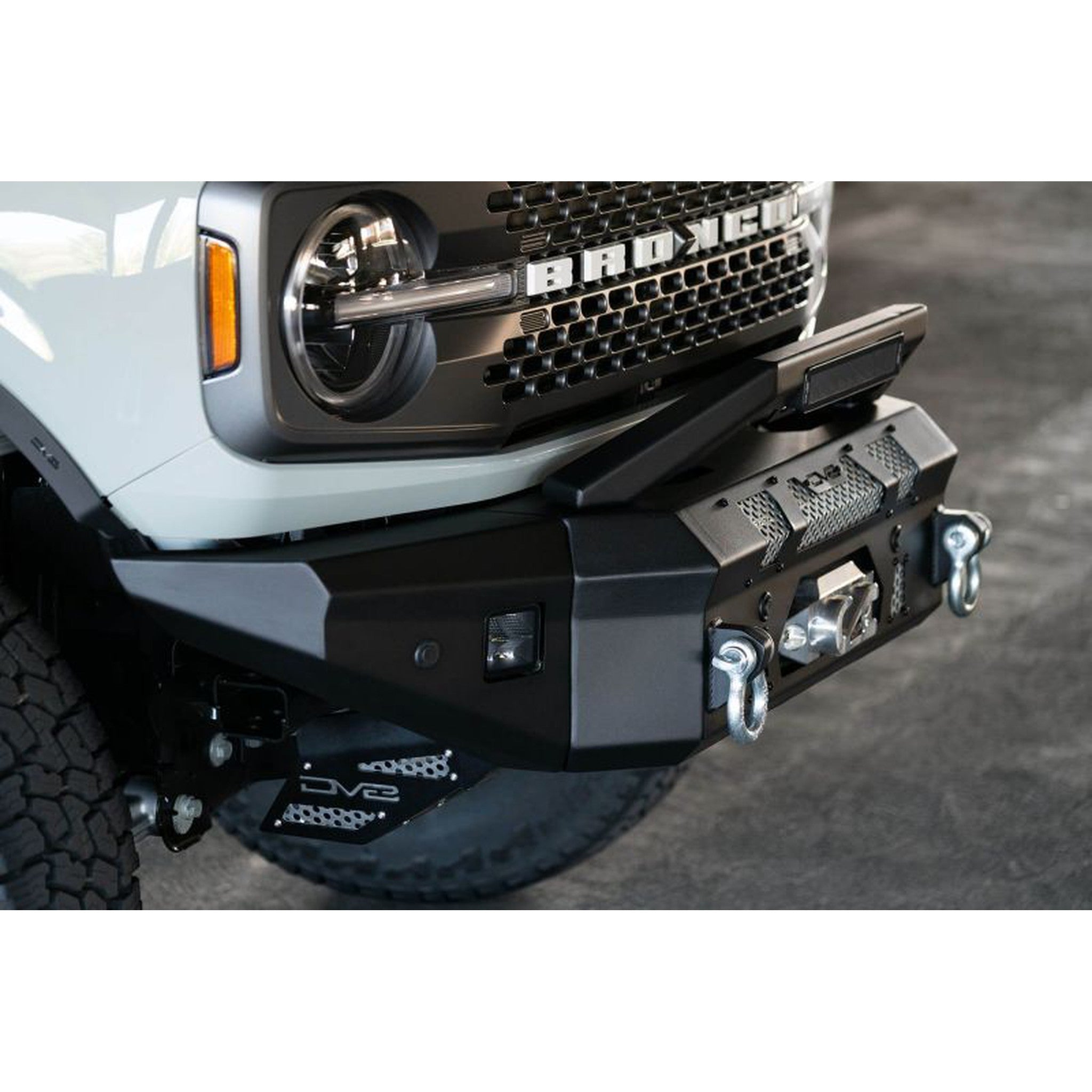 DV8 Offroad MTO Front Bumper Winch Capable w/ Optional Bull Bar/Aux Light Opening for 2021+ Ford Bronco | dveFBBR-01