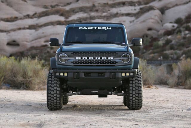 Fabtech 6in Lift Kit w/ Dirt Logic 2.5 Resi Coilovers 21-24 Ford Bronco | K2396DL