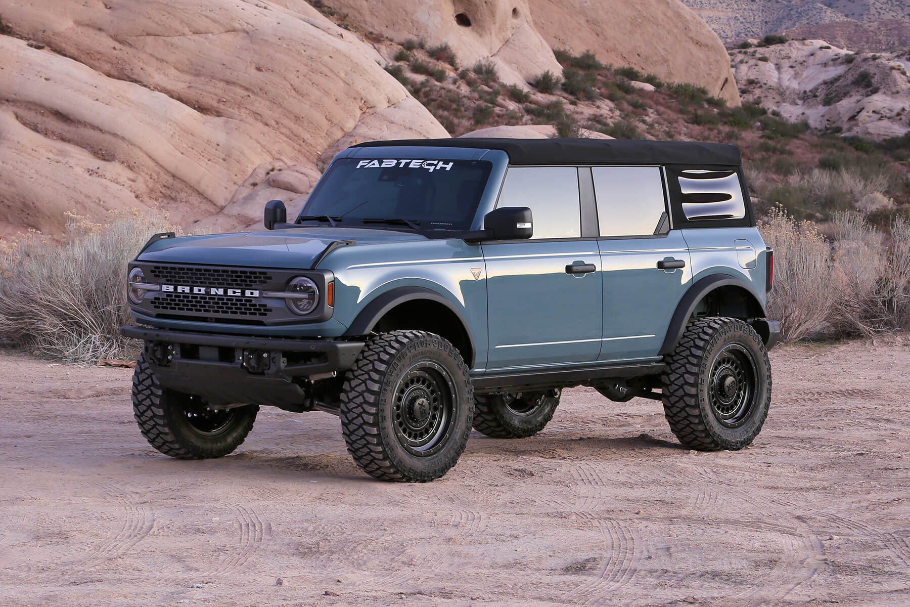 Fabtech (Bilstein) 3in UCA Kit w/ BJ & DLSS Resi Shocks 21-24 Ford Bronco 4Door 4WD | K2425DL