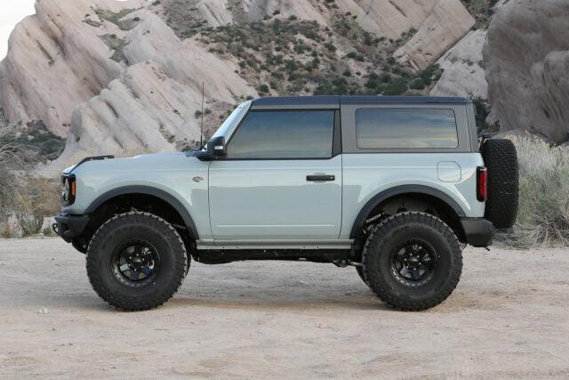 Fabtech (Bilstein) 3in UCA Kit w/ BJ & DLSS Resi Shocks 21-24 Ford Bronco 2Door 4WD | K2427DL